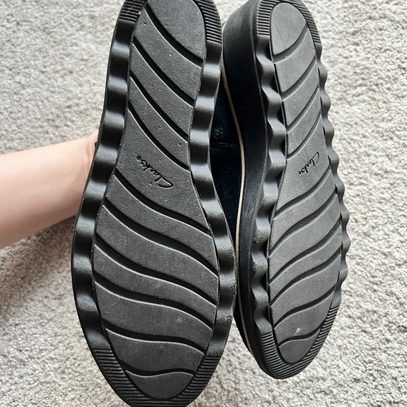 Clarks Collection Size 8.5 Sharon Spring Suede Ankle Chelsea Boots Booties zip - Picture 3 of 6